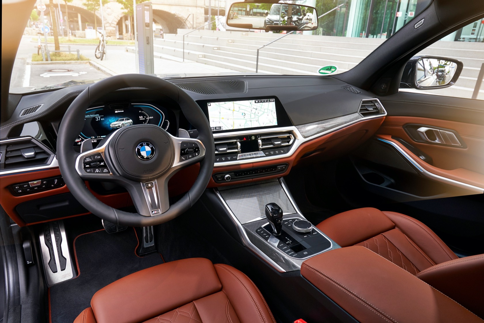 bmw-330e-2021-slashgear-japan